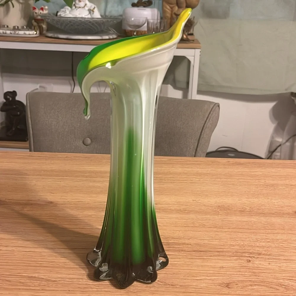 MCM 1970s Swung Murano green and yellow Cala Lily vase